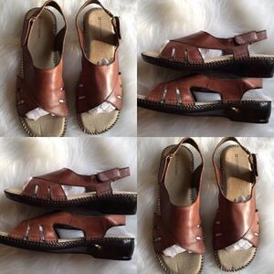 New! Naturalizer Brown Leather Sandals! Comfy